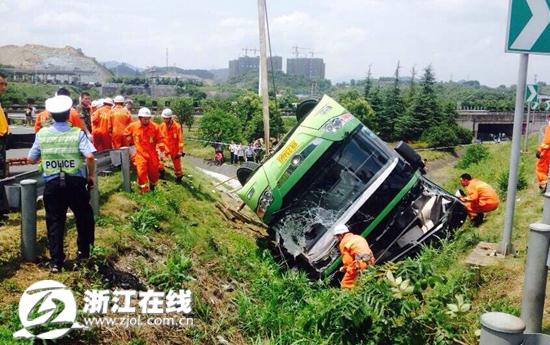 香港正版资料大全:校车爆炸致5死40伤