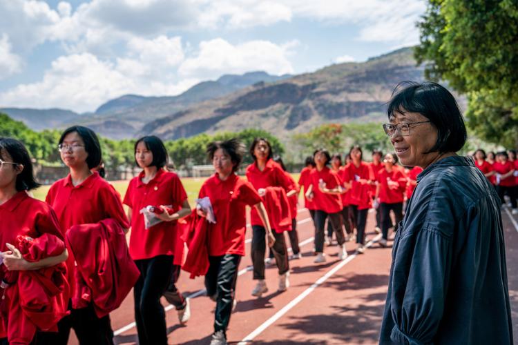 免费资料-资料大全和张桂梅将第15次送考与张桂梅连续11年送考从未缺席